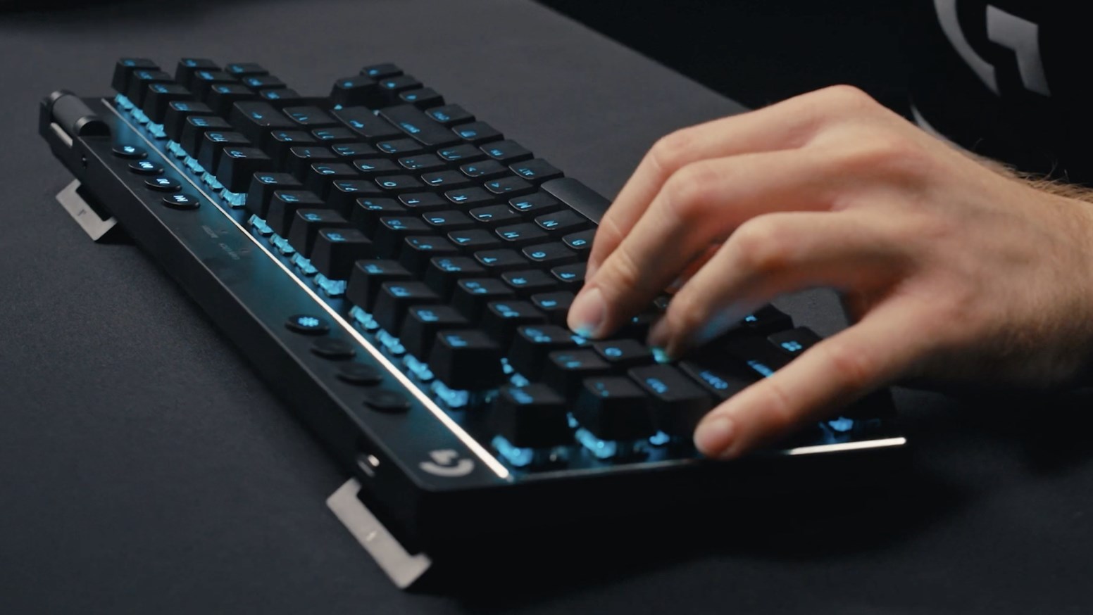 Logitech 920-012159 Keyboard US Magenta